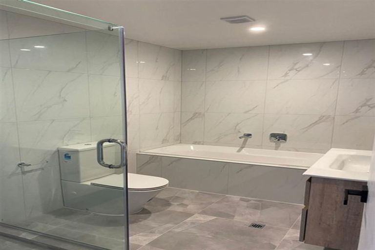 Photo of property in 71c Glenmore Road, Sunnyhills, Auckland, 2010