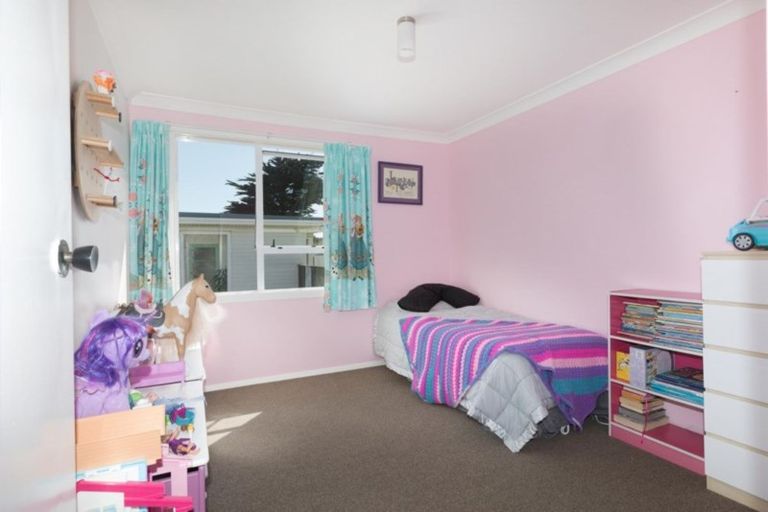 Photo of property in 9 Morere Street, Titahi Bay, Porirua, 5022