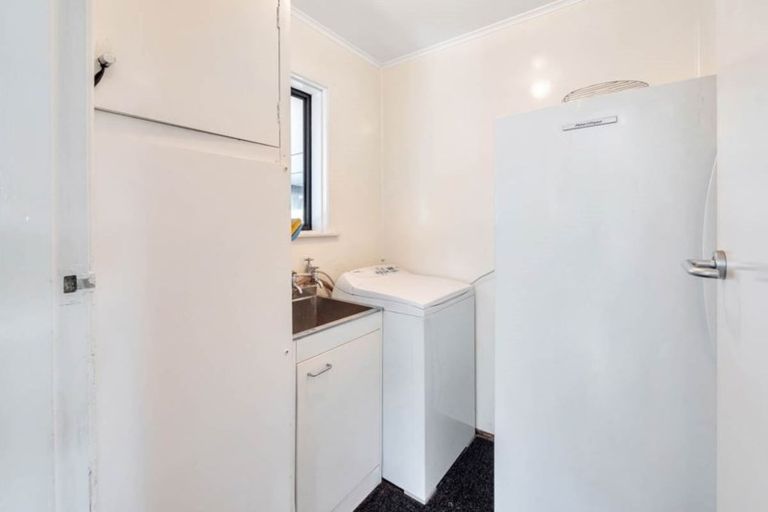 Photo of property in 12 Salas Place, Papakura, 2110