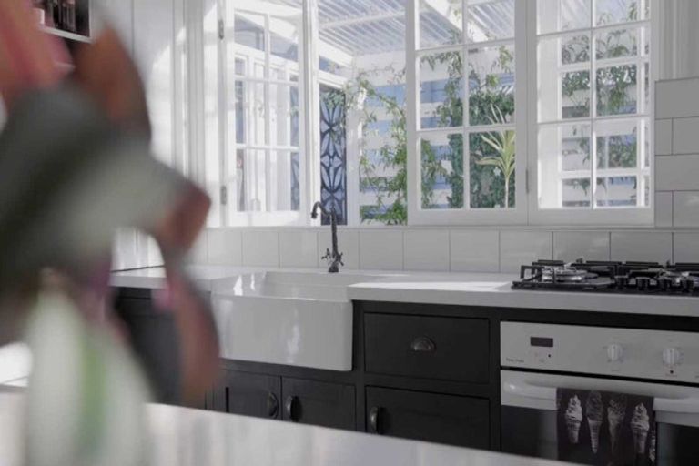 Photo of property in 32 Belt Road, Moturoa, New Plymouth, 4310