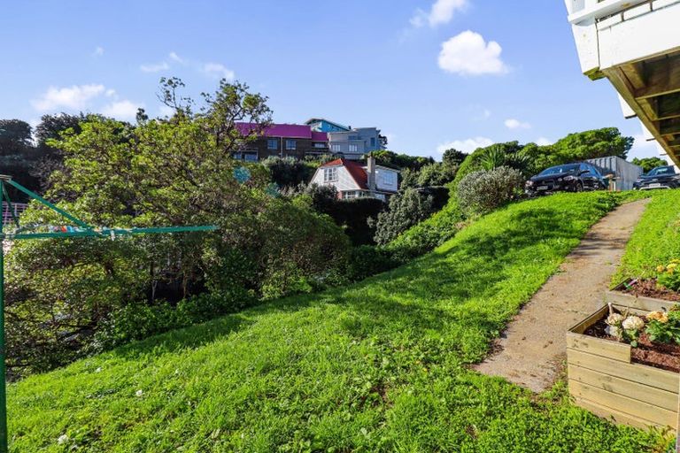 Photo of property in 55 Hungerford Road, Houghton Bay, Wellington, 6023