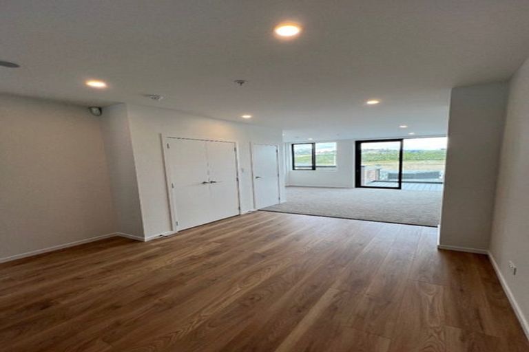 Photo of property in 9/18 Karengo Street, Long Bay, Auckland, 0630