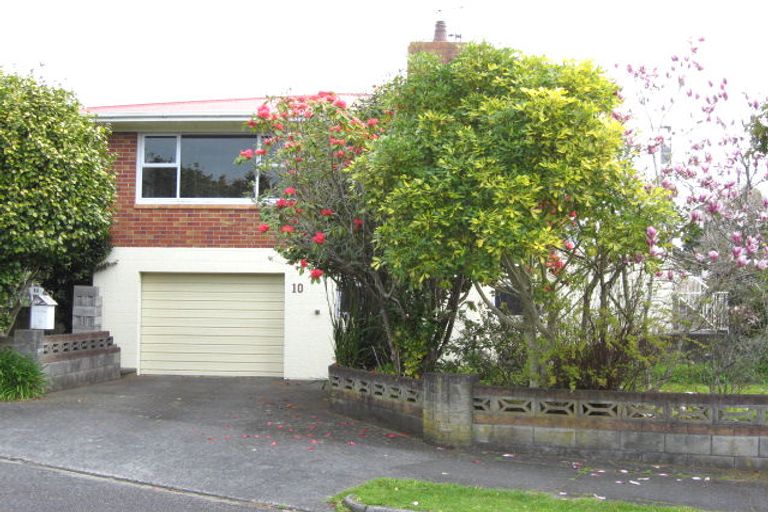 Photo of property in 10 Onslow Place, Merrilands, New Plymouth, 4312