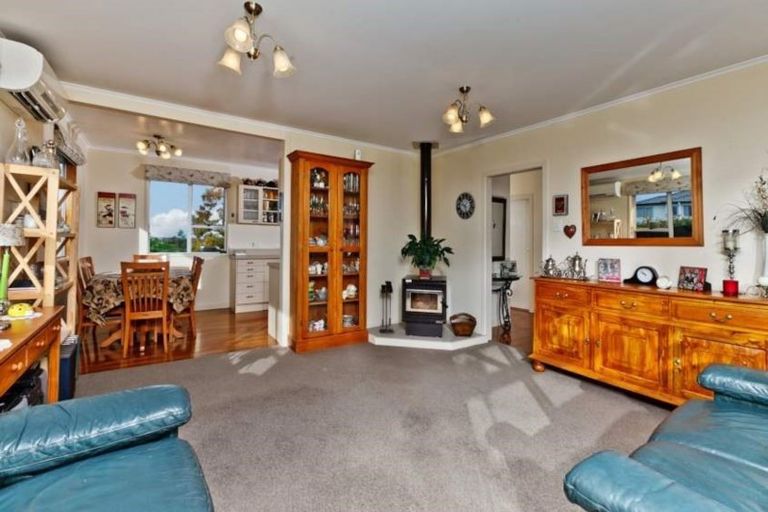 Photo of property in 65 Pupuke Road, Birkenhead, Auckland, 0627