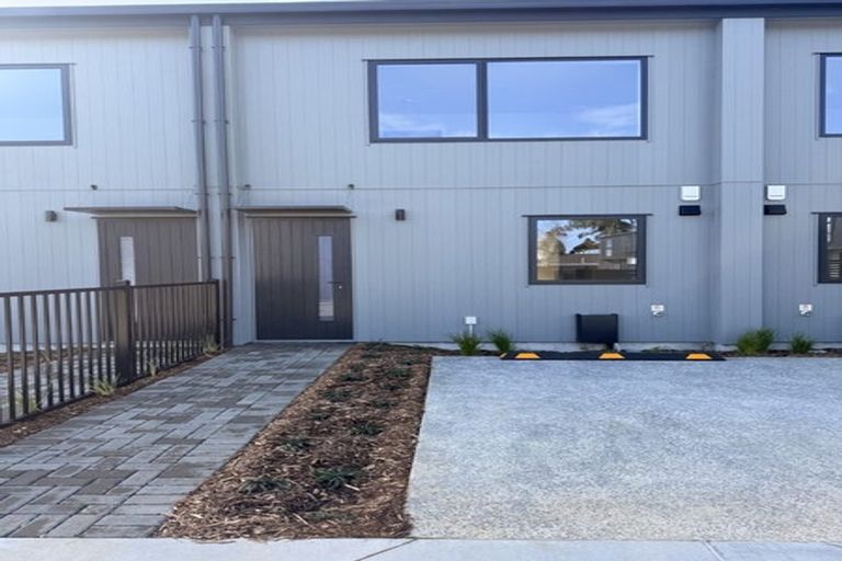 Photo of property in 3/1 Scott Road, Hobsonville, Auckland, 0616