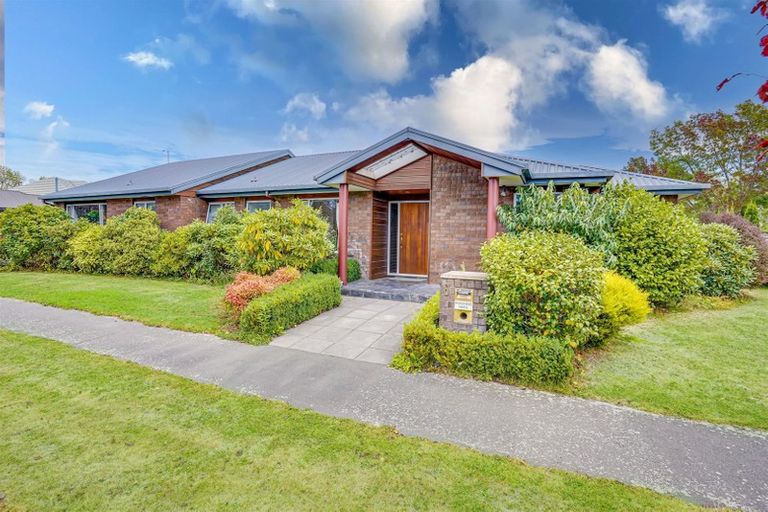 Photo of property in 2 Thoresby Mews, Avonhead, Christchurch, 8042