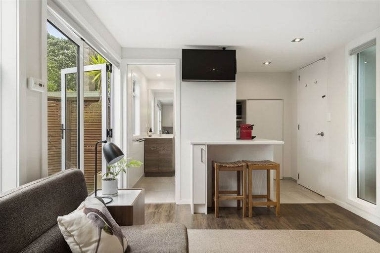 Photo of property in 3 Augusta Place, Forrest Hill, Auckland, 0620