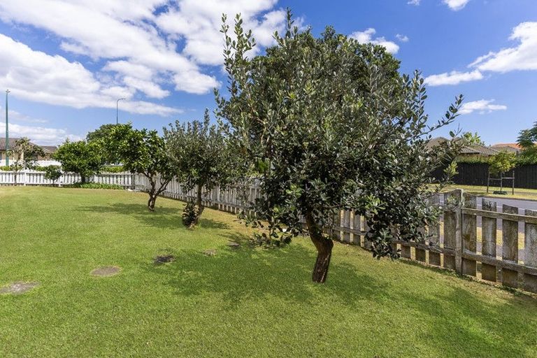 Photo of property in 2 Erne Crescent, East Tamaki, Auckland, 2016