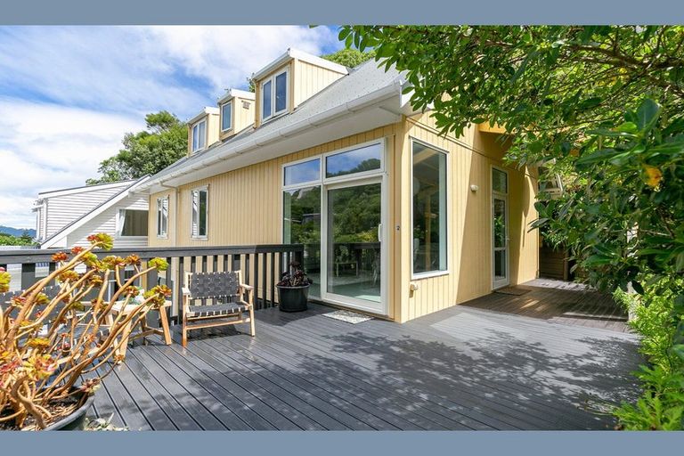 Photo of property in 2/39 Onslow Road, Khandallah, Wellington, 6035