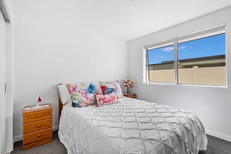 Photo of property in 104 Kaurinui Crescent, One Tree Point, 0118