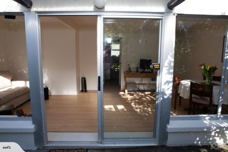 Photo of property in 9/18 Parr Terrace, Castor Bay, Auckland, 0620