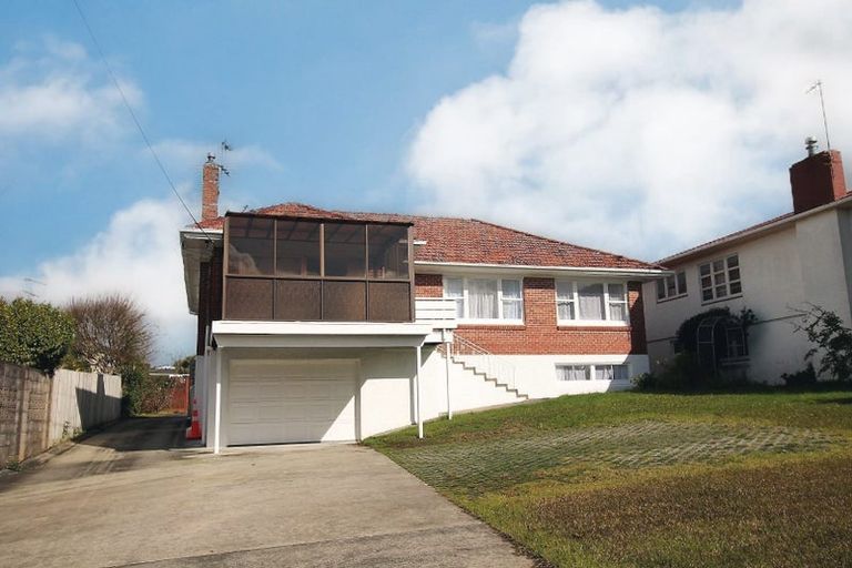 Photo of property in 13 Lyndhurst Road, Te Atatu South, Auckland, 0610
