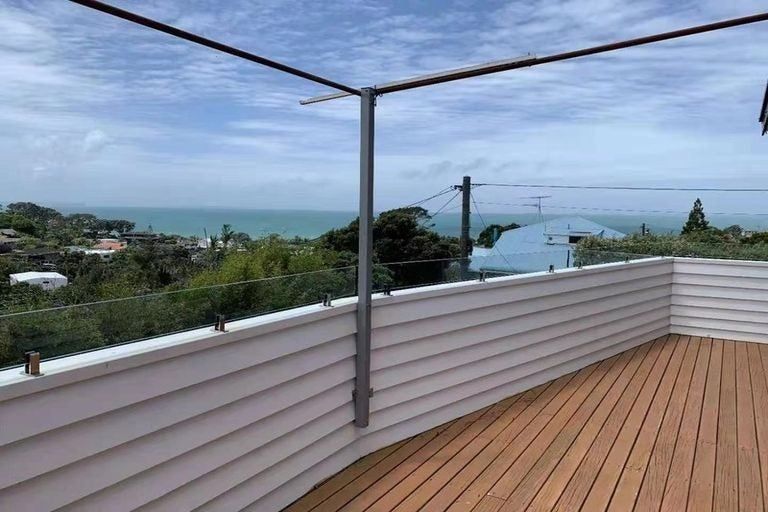 Photo of property in 37 Park Rise, Campbells Bay, Auckland, 0630