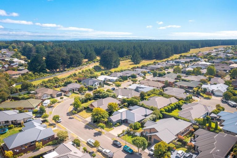 Photo of property in 27 Reka Street, Parklands, Christchurch, 8083