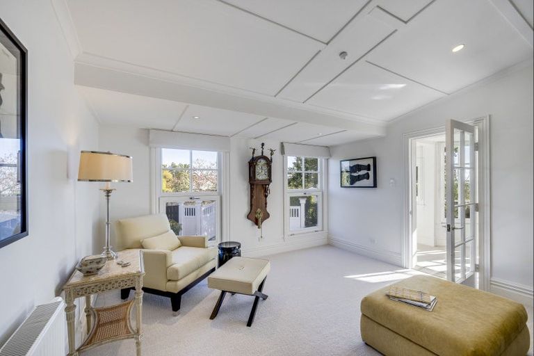 Photo of property in 59 Busby Hill, Havelock North, 4130