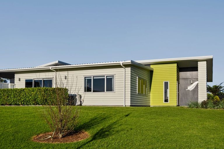 Photo of property in 2 Nopera Road, Waiiti, Urenui, 4377