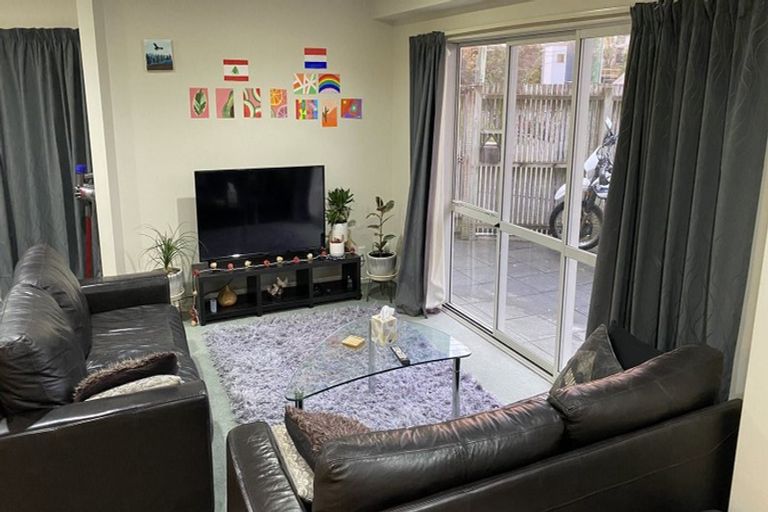 Photo of property in 2/37 Mills Road, Brooklyn, Wellington, 6021