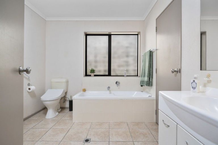 Photo of property in 17b Hilltop Road, Parkvale, Tauranga, 3112