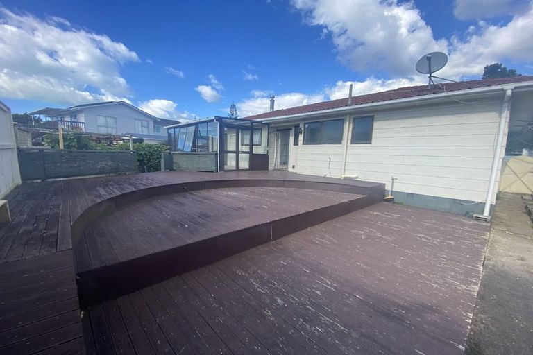 Photo of property in 1/9 Casuarina Road, Half Moon Bay, Auckland, 2012