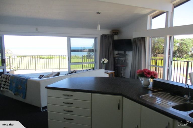 Photo of property in 10 Halse Place, Opunake, 4616