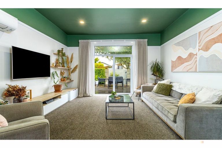 Photo of property in 51 Avenue Road, West End, Timaru, 7910