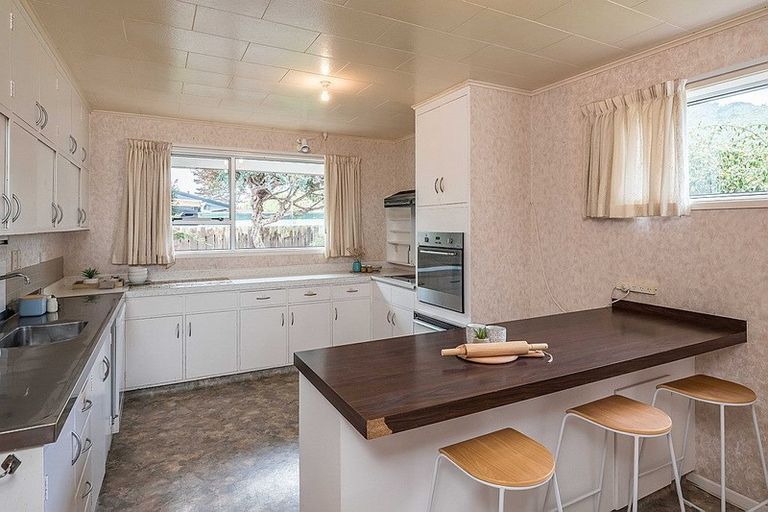 Photo of property in 3 Belvedere Avenue, Waikanae, 5036