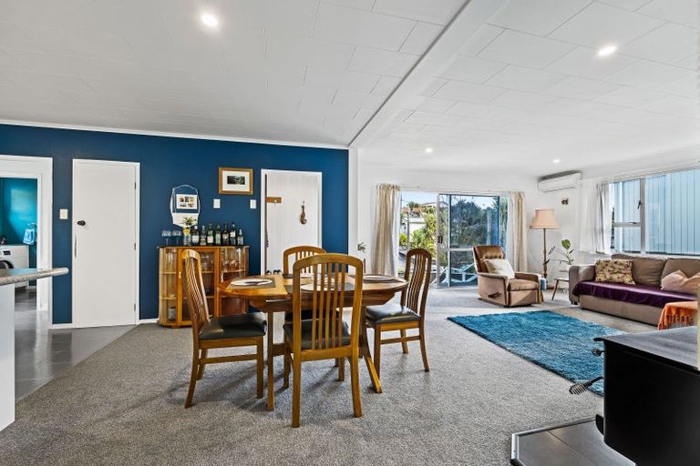 Photo of property in 21 Ambury Place, Merrilands, New Plymouth, 4312