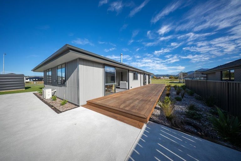 Photo of property in 22 Marakura Drive, Te Anau, 9600