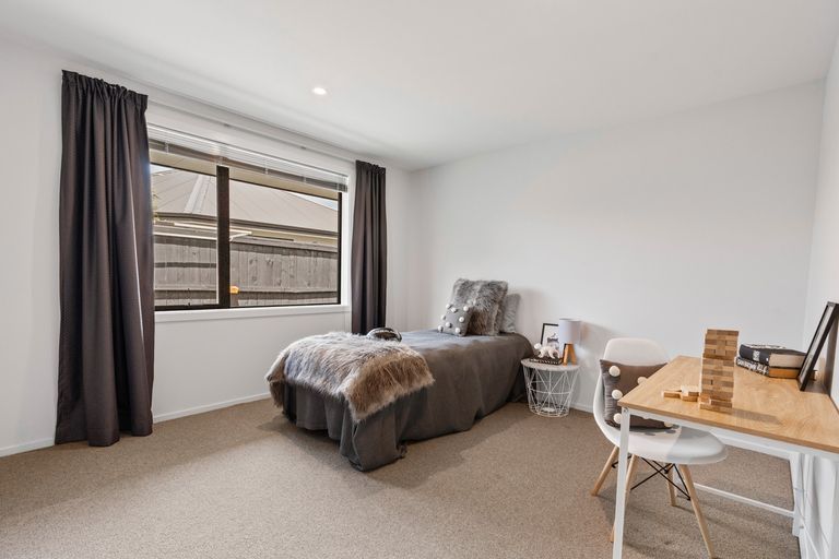 Photo of property in 16 Carrick Place, Mosgiel, 9024