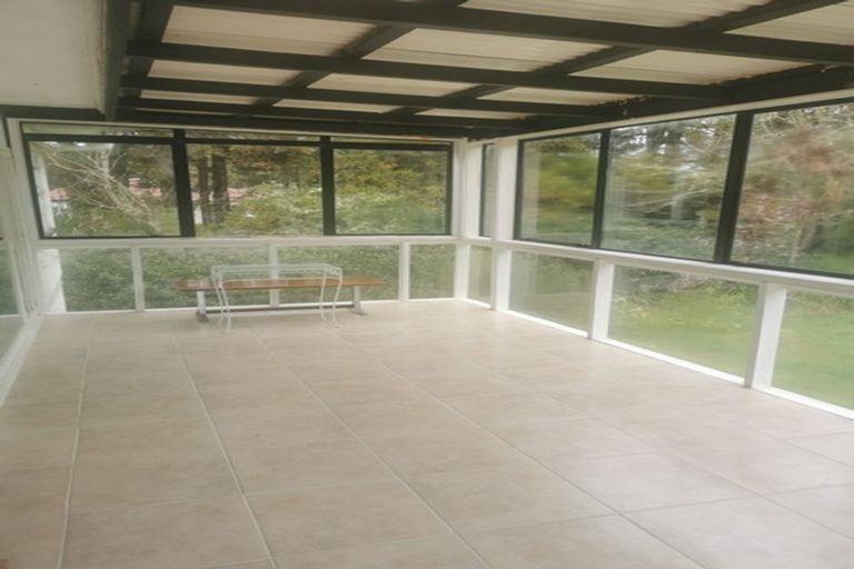 Photo of property in 244 Boord Crescent, Kumeu, 0891