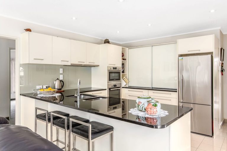 Photo of property in 8 Observatory Close, Whitby, Porirua, 5024