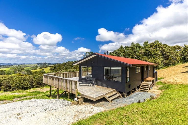 Photo of property in 70 Upper Whangateau Road, Big Omaha, 0985