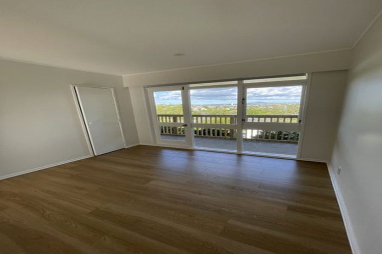 Photo of property in 1/37 Gretel Place, Hillcrest, Auckland, 0627