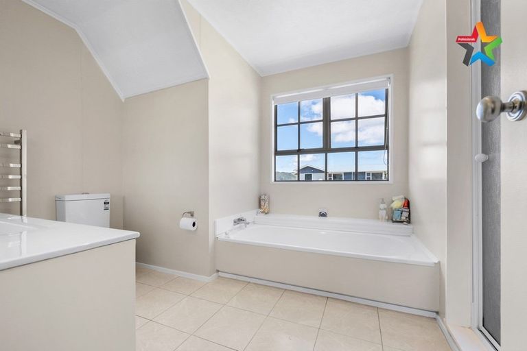 Photo of property in 3a Panorama Grove, Harbour View, Lower Hutt, 5010