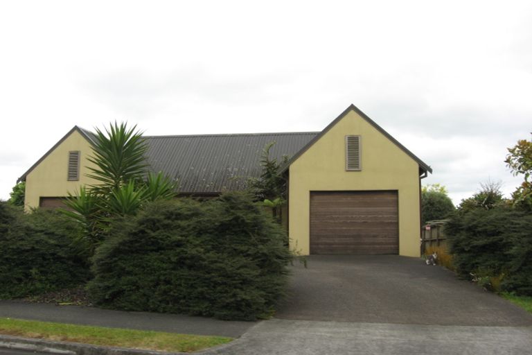 Photo of property in 2 Cloverlea Place, Pukekohe, 2120