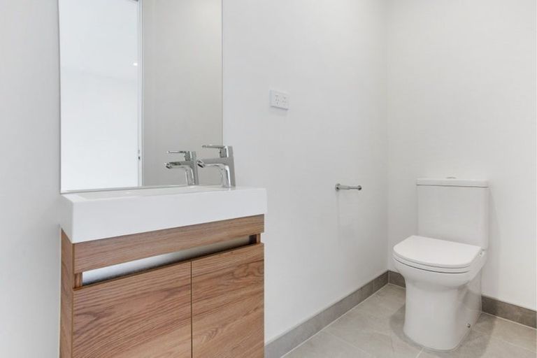 Photo of property in 1/39 Pakuranga Road, Pakuranga, Auckland, 2010