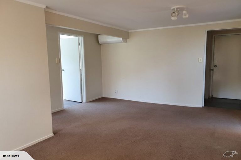 Photo of property in 10 Onetaunga Road, Chatswood, Auckland, 0626