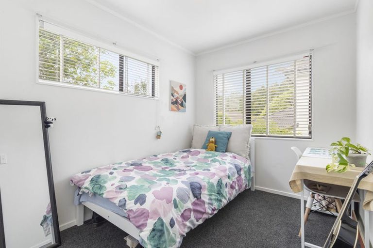 Photo of property in 2/23 Heathglen Place, Bayview, Auckland, 0629