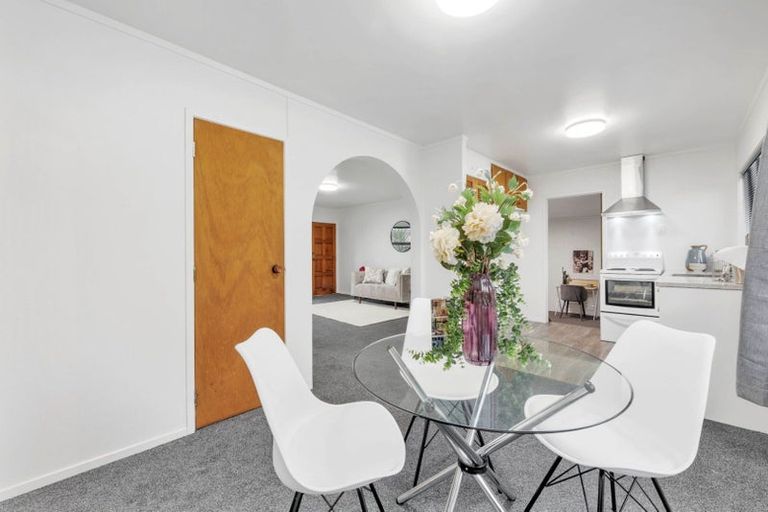 Photo of property in 2/46 View Road, Henderson, Auckland, 0612