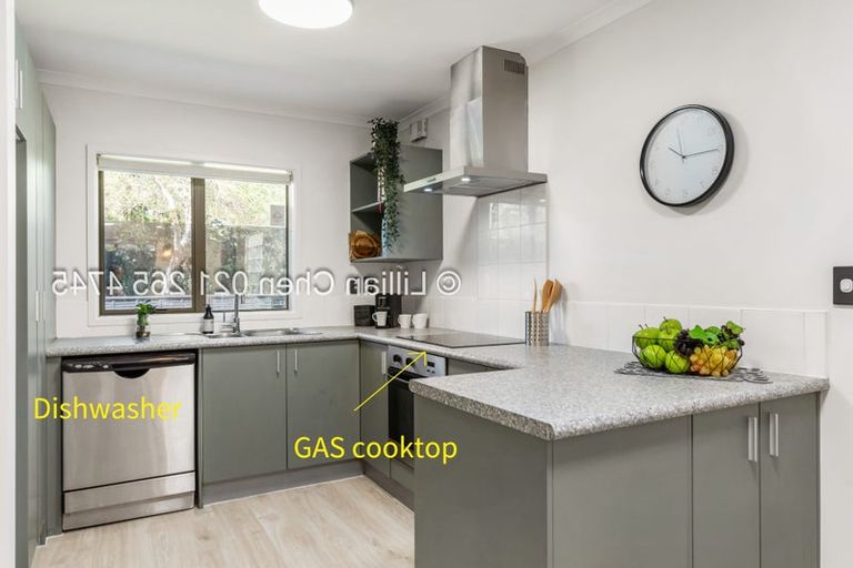 Photo of property in 27 Verdale Circle, Glen Eden, Auckland, 0602