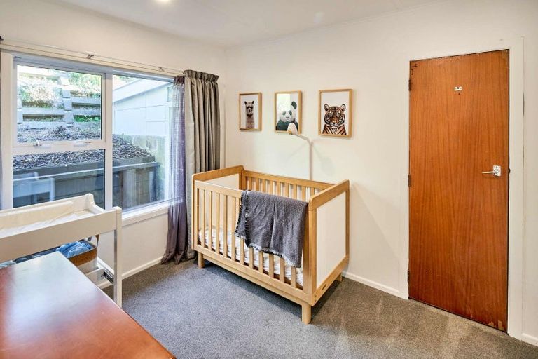 Photo of property in 3 Catherine Crescent, Paparangi, Wellington, 6037