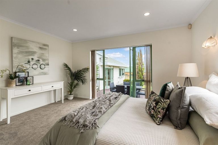 Photo of property in 10 Sandpiper Grove, Unsworth Heights, Auckland, 0632