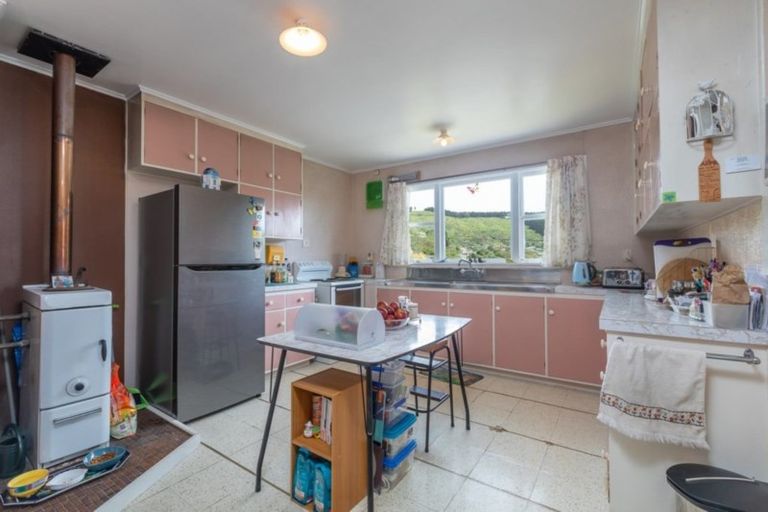 Photo of property in 56 Saint Johns Terrace, Tawa, Wellington, 5028
