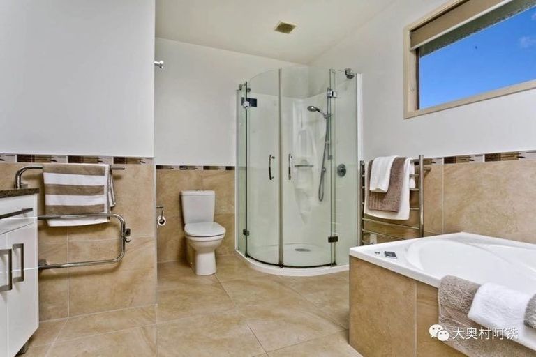 Photo of property in 6 Asbury Crescent, Campbells Bay, Auckland, 0630