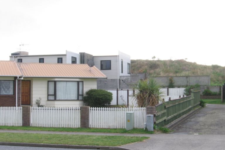 Photo of property in 87 Queens Road, Waikanae Beach, Waikanae, 5036
