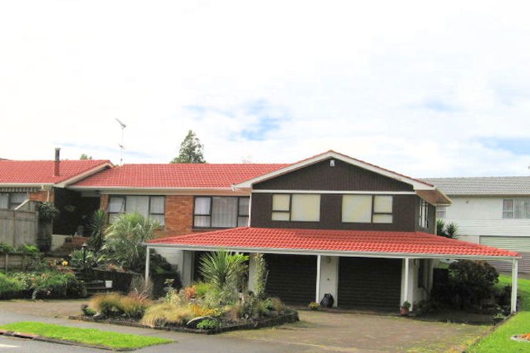 Photo of property in 1 Baringa Place, Botany Downs, Auckland, 2010