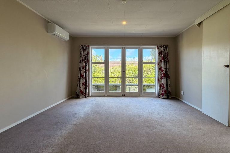 Photo of property in 145 Chivalry Road, Glenfield, Auckland, 0629