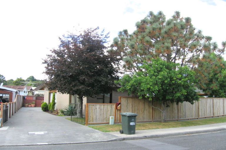 Photo of property in 32 Roband Crescent, Brown Owl, Upper Hutt, 5018