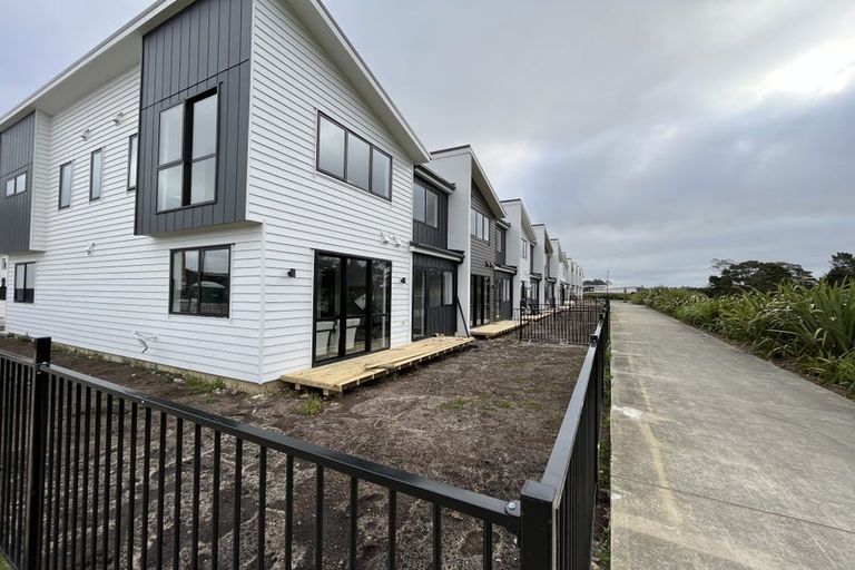 Photo of property in 1 Whawhaki Lane, Kumeu, 0810