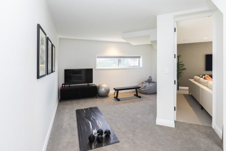 Photo of property in 15 Omeo Crescent, Redcliffs, Christchurch, 8081